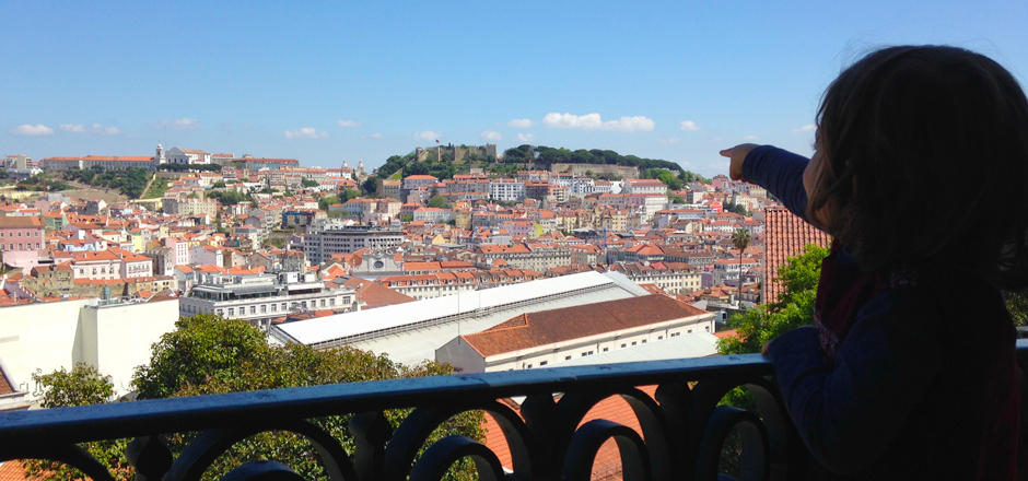 Traveling to Lisbon with the children does not mean a problem. There are several options for family fun all around the city.